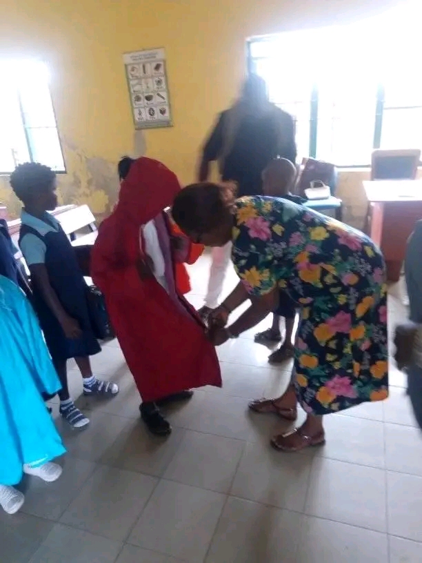 Raincoat for pupils photo 2
