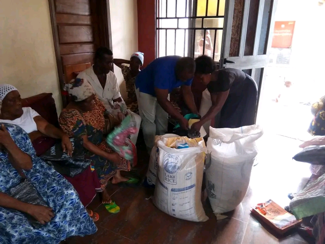 Elderly support program/Feeding the Elderly photo 3