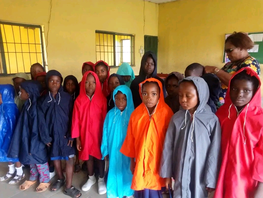 Raincoat for pupils photo 5